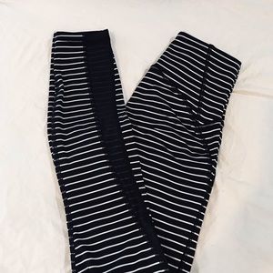 Like new Lululemon Wunder Under high rise leggings. Size 2